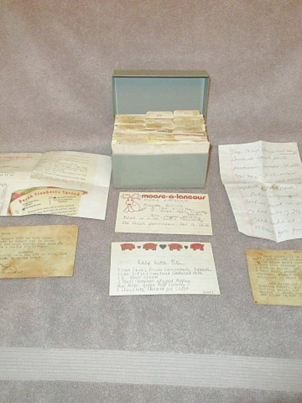 Vtg Grandma’s Family Metal Recipe Box Full of Handwritten Cards Clippings 1960s